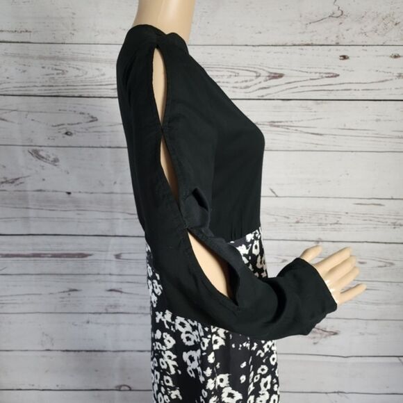 Lola Vs Harper Black & White Long Sleeve Dress Medium NWT - Picture 2 of 6